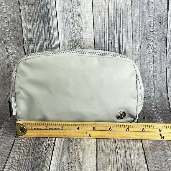 Lululemon Everywhere Womens Belt Bag Gray - Picture 7 of 10
